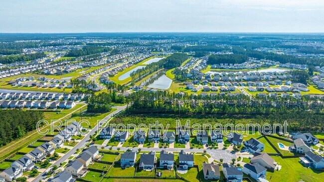 Building Photo - 201 Bigleaf Ct