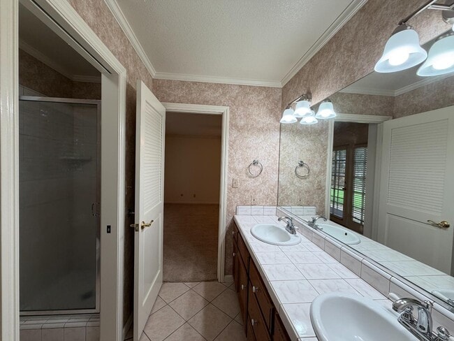 Building Photo - 1428 W Calimyrna Ave