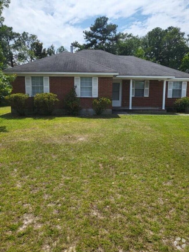 Building Photo - Single family home with covered front porc...