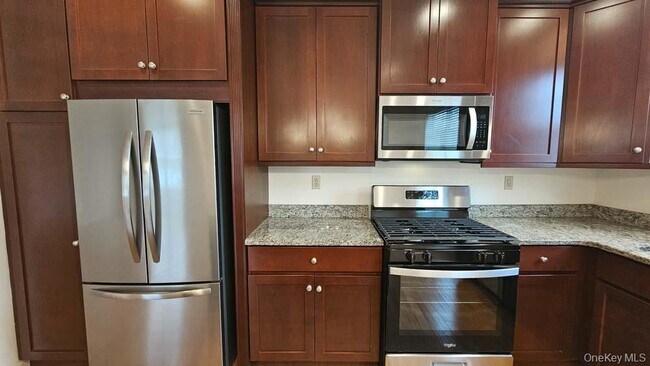 Building Photo - 208 Canter Ct