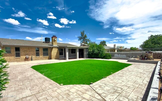 Building Photo - 3217 Funston Pl