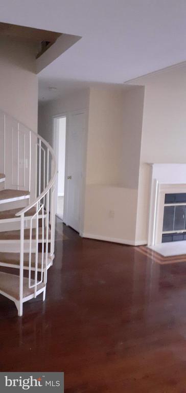 Building Photo - 9605 Lake Point Ct
