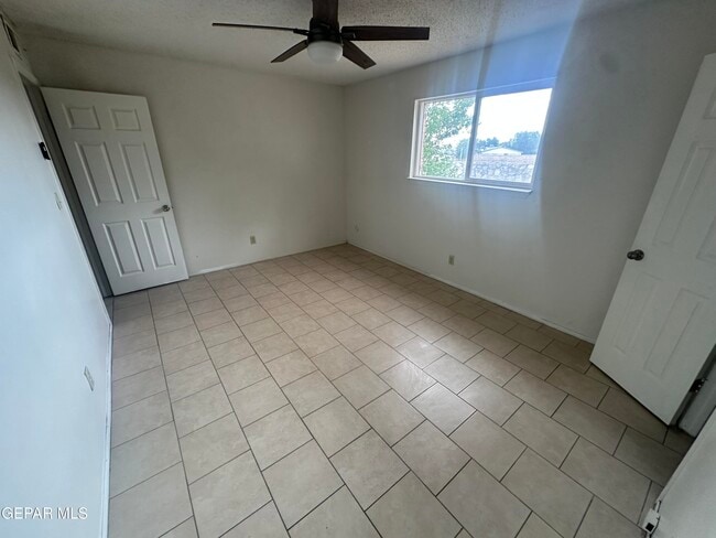 Building Photo - 2901 Beachcomber Dr
