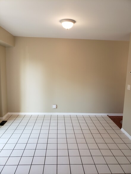 Building Photo - 2146 Rugen Rd