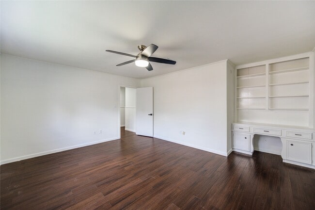 Building Photo - 5930 Miller Valley Dr