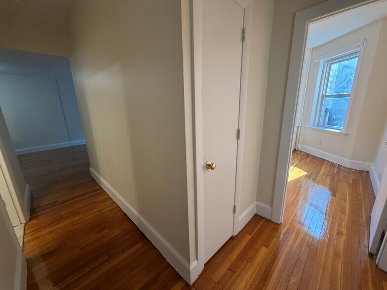 Building Photo - 306 Tappan St