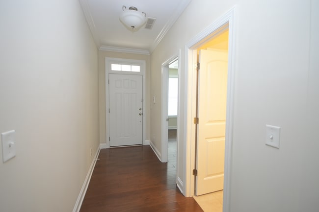 Building Photo - 542 Finnbar Dr
