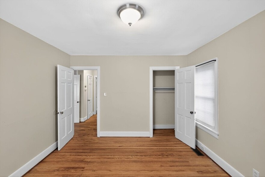 Building Photo - 1106 Elwell Ave