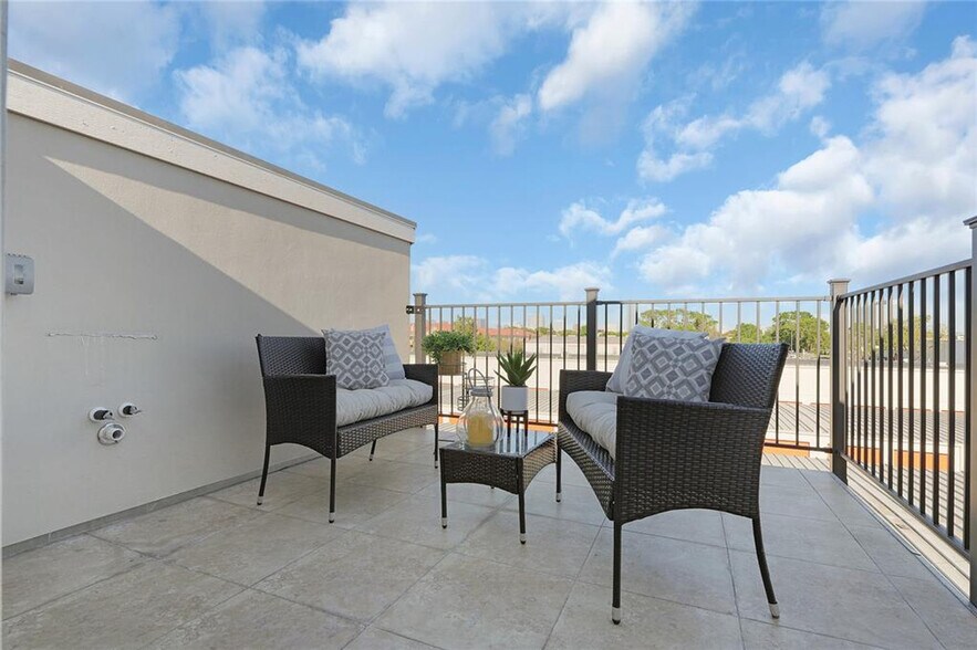 Building Photo - 2926 El Fenice Ln