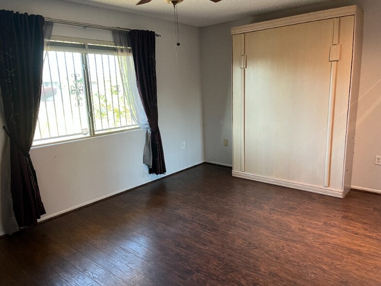 Building Photo - 10415 W Cameo Dr