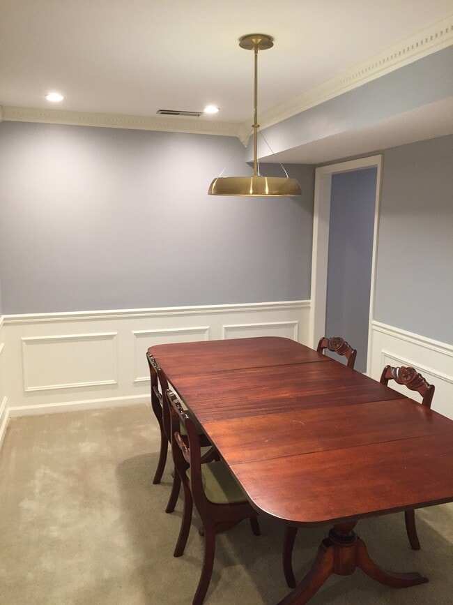 Building Photo - Gorgeous Updated 2BR 3BA Town house
