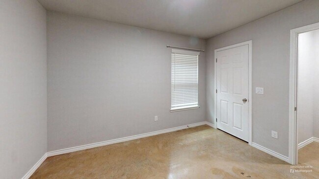 Building Photo - 1204 N 8th St