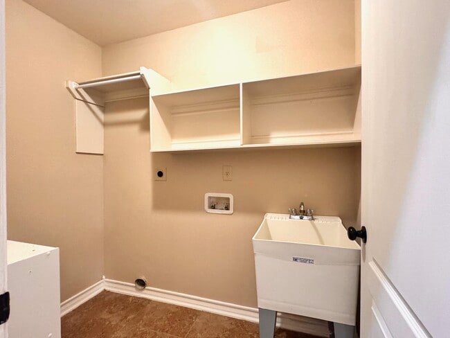 Building Photo - 512 Otero Dr