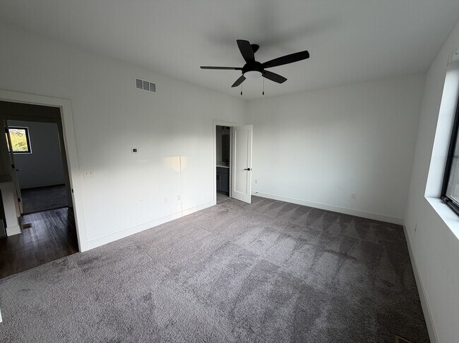 Building Photo - 355 Loeffler Ave