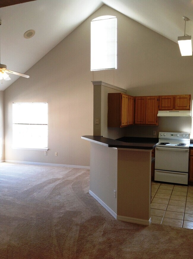Building Photo - Spacious three bed at The Hamptons