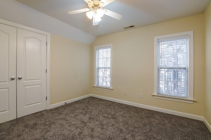 Building Photo - 256 Trillium Way