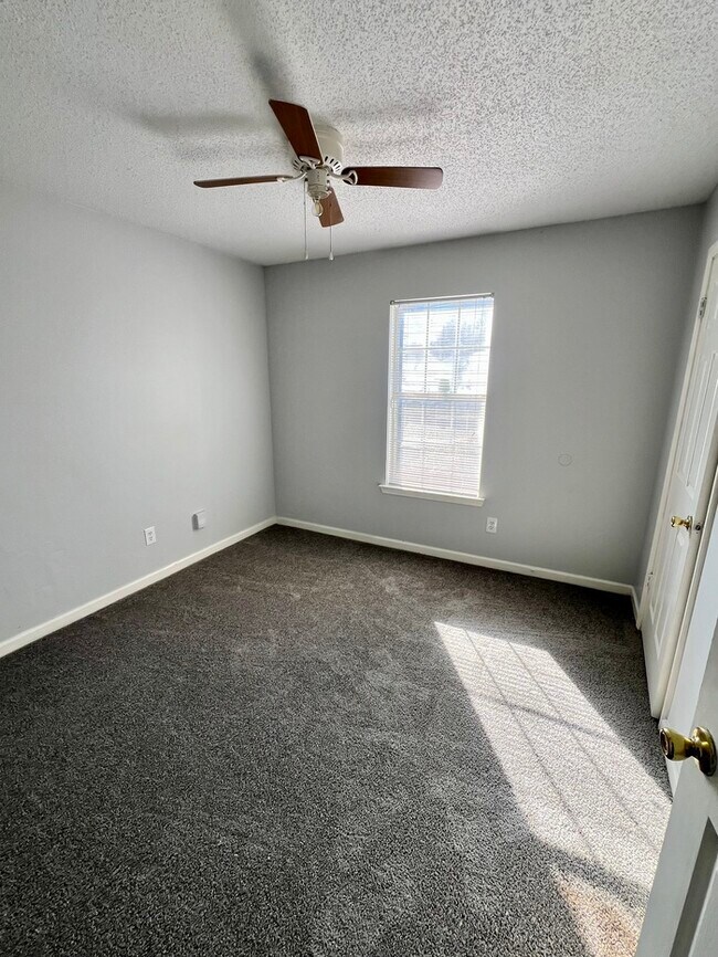 Building Photo - Newly Renovated Rental Home