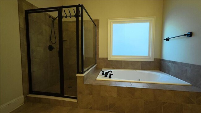 Building Photo - 3361 Lake McGinnis Dr