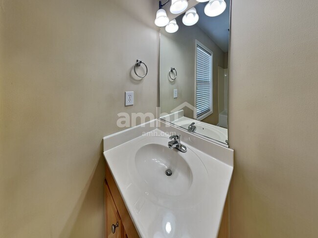 Building Photo - 3910 Pepperbush Dr