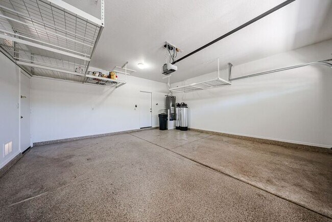 Building Photo - Welcome to this stunning 3-bedroom, 2-bath...