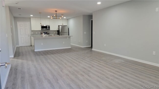 Building Photo - 7043 N Outrigger Terrace