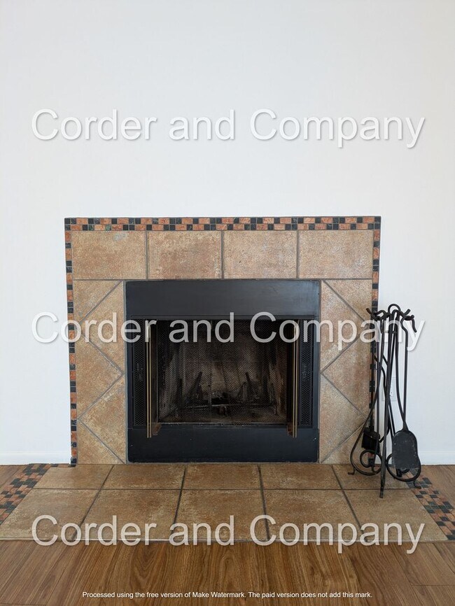 Building Photo - Charming town home 2Bedroom 2Bath Downstairs unit located in the Del Norte High School district.