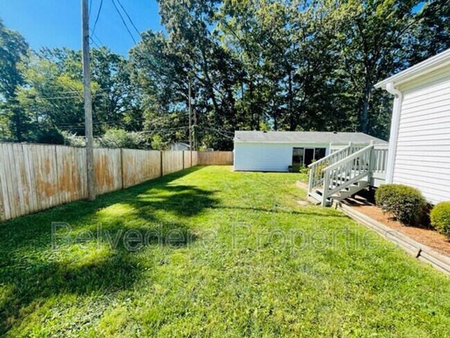Building Photo - 2721 Stratford Dr
