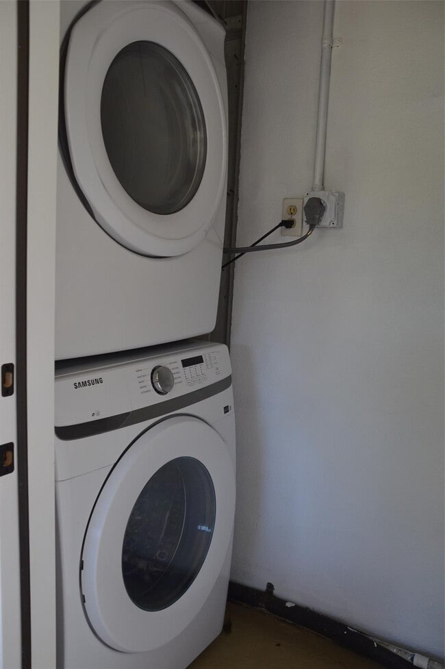 Building Photo - 1430 NE 16th Ave