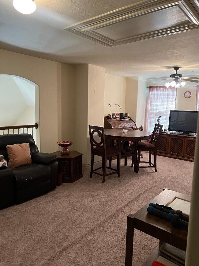 Building Photo - 3419 Selene Dr