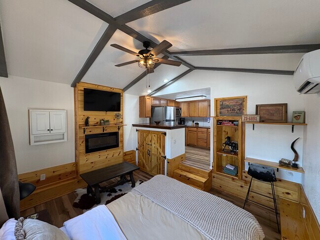 Building Photo - 3345 E 30th St