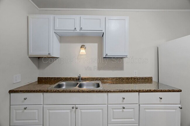 Building Photo - 449 S Dade Ave