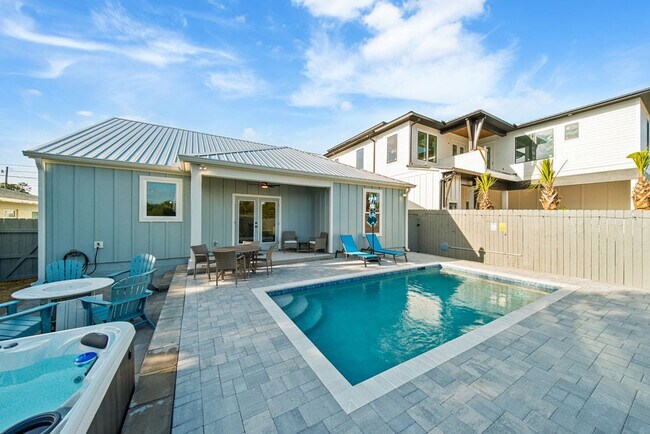 Building Photo - 238 Oleander Dr