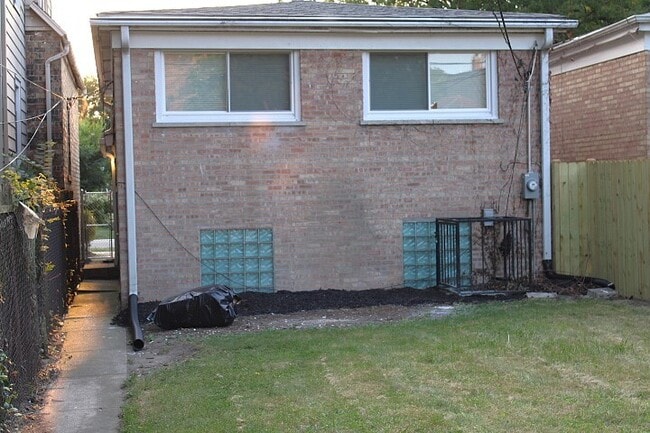 Building Photo - 7709 S Champlain Ave