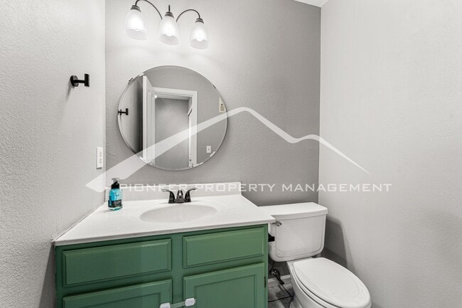 Building Photo - Fantastic Townhome with 1-Car Attached Garage, and Central AC!