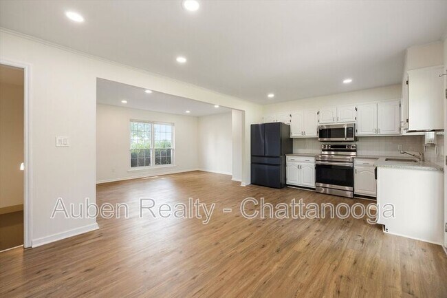 Building Photo - 4015 Shady Oak Dr