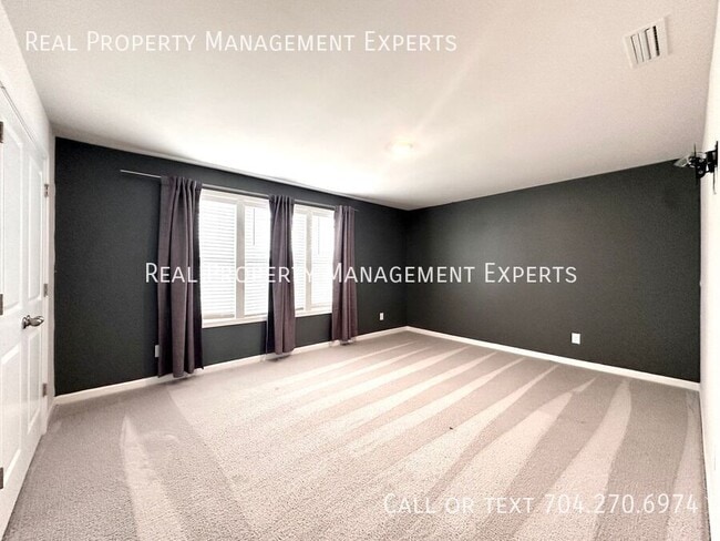 Building Photo - 6029 Whitechapel Ct