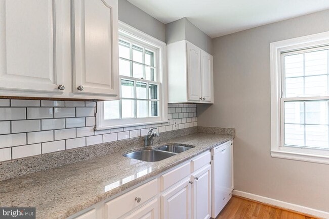 Building Photo - 2759 W George Mason Rd