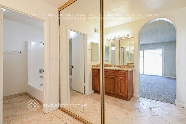 Building Photo - 2742 S Las Palmas