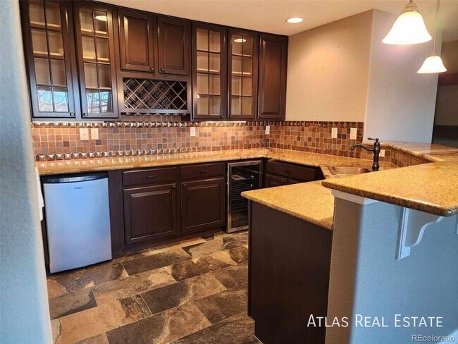 Building Photo - 6242 S Oak Hill Ct