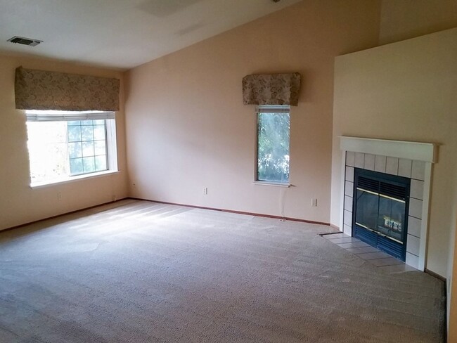 Building Photo - 604 Alamine Dr