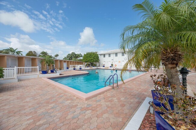 Building Photo - 2260 NE 67th St