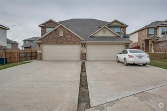 Building Photo - 5007 Sanger Cir Dr