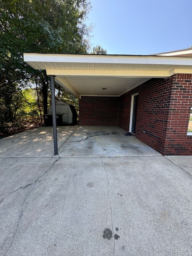 Building Photo - 32 Wilma Dr NW
