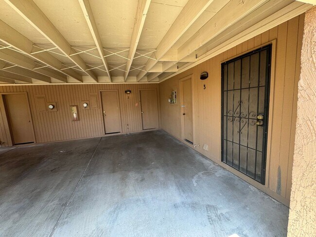 Building Photo - 10420 N 10th St