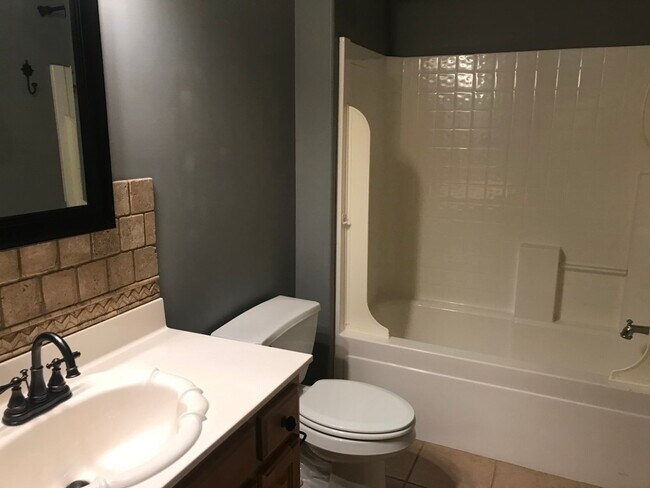 Building Photo - 113 Commonwealth Ct