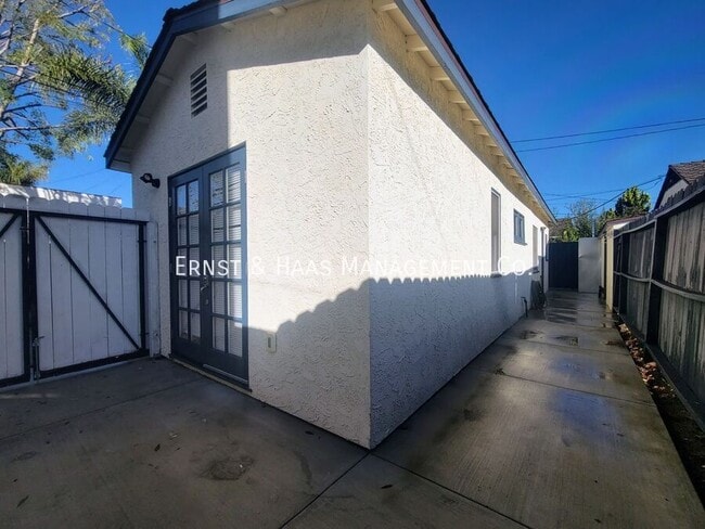 Primary Photo - 3735 1/2 Cerritos Ave.-