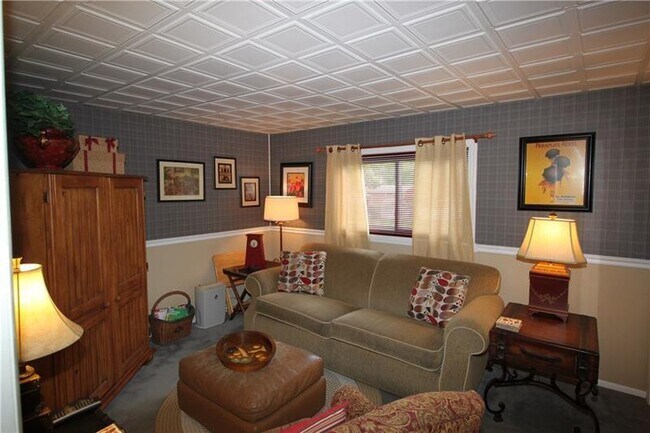 Building Photo - 3753 Evergreen Dr