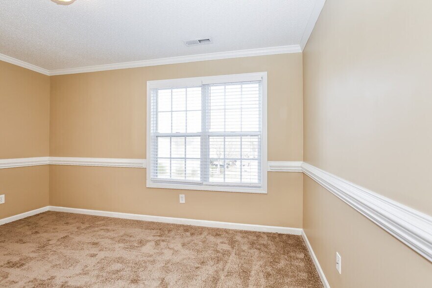 Building Photo - 708 Peach Orchard Dr