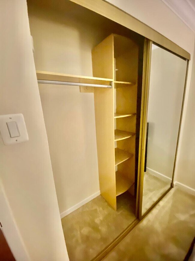 Building Photo - 2624 Redcoat Dr