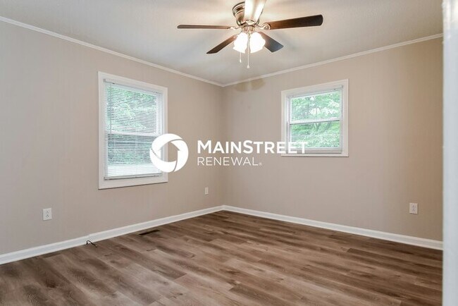 Building Photo - 3 Bedroom Pet-Friendly Home in GREENSBORO,...
